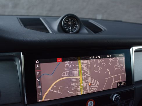 Certified 2026 Porsche Macan image 24