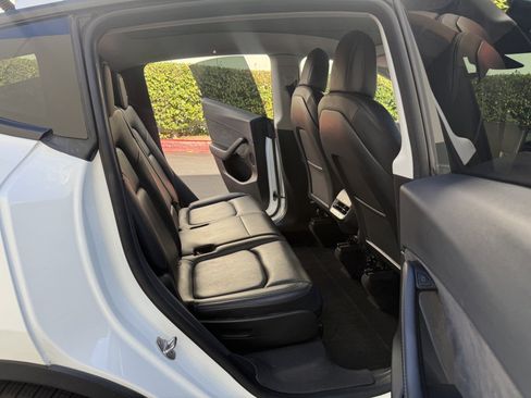 Used 2022 Tesla Model Y Long Range AWD/4WD image 14