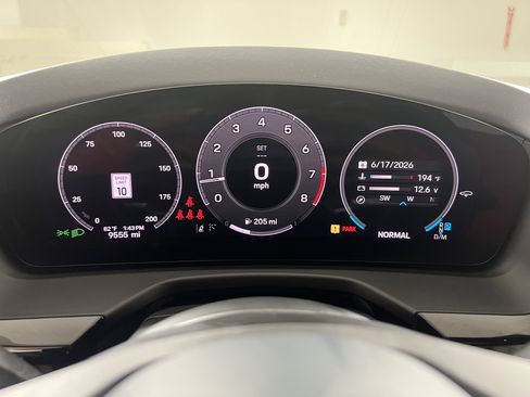 Certified 2025 Porsche Panamera image 18