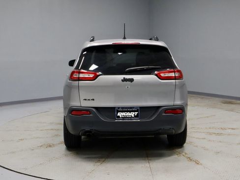 Used 2016 Jeep Cherokee Latitude w/ Comfort/Convenience Group AWD/4WD image 10