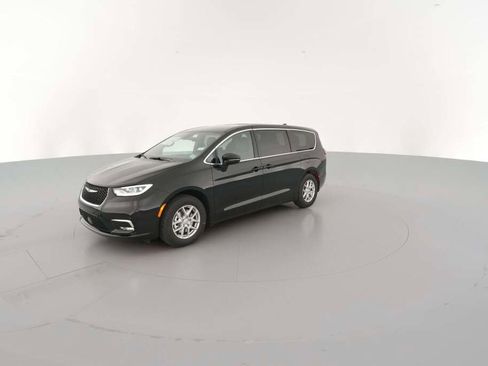 New 2026 Chrysler Pacifica Select image 4