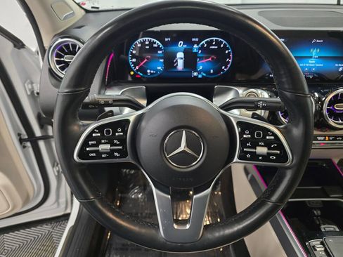 Used 2023 Mercedes-Benz GLB 250 4MATIC w/ Premium Package image 14