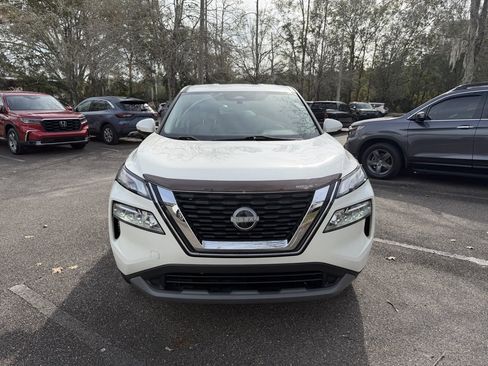 Used 2023 Nissan Rogue SV image 2