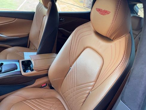 Used 2021 Aston Martin DBX AWD/4WD image 34
