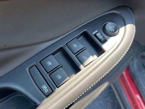 Used 2019 Buick Envision Essence FWD image 30