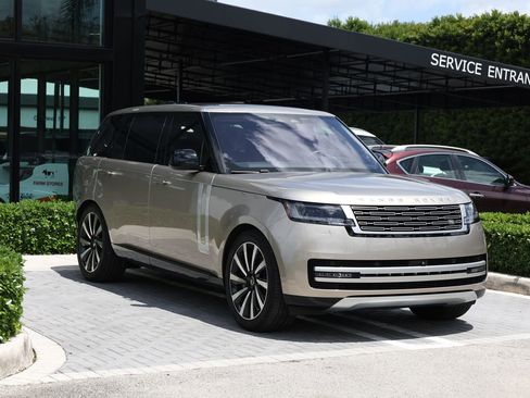 Used 2023 Land Rover Range Rover Long Wheelbase Autobiography image 2
