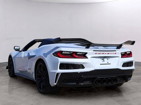 Used 2024 Chevrolet Corvette Z06 w/ Z07 Performance Package image 8