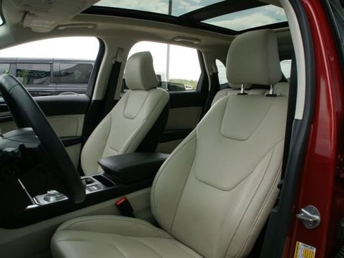 Certified 2022 Ford Edge Titanium w/ Class II Trailer Tow Package image 17