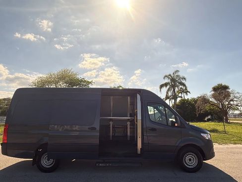 Used 2019 Mercedes-Benz Sprinter 170 image 10