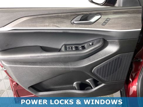 New 2025 Jeep Grand Cherokee Limited image 13