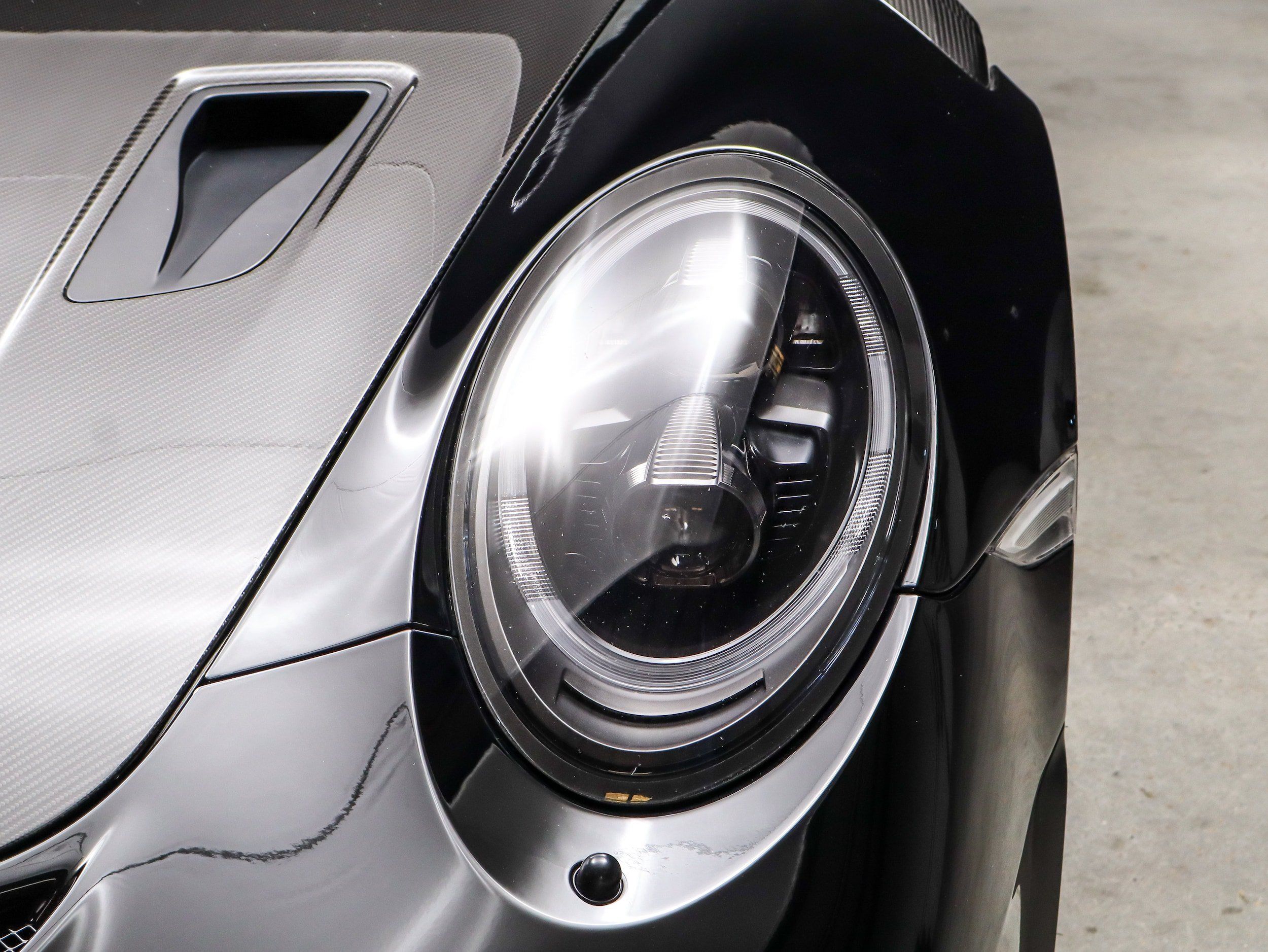 Certified 2018 Porsche 911 GT2 RS RWD image 9