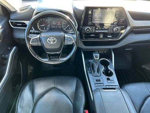 Used 2020 Toyota Highlander XLE image 27