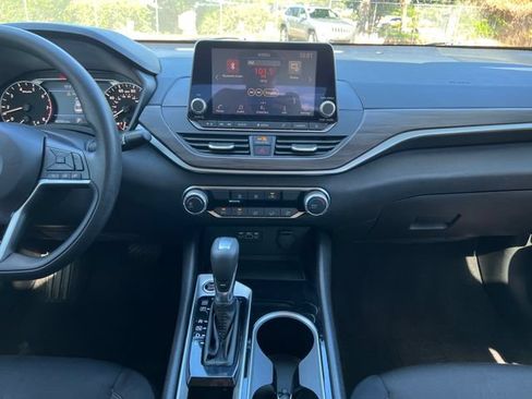 Used 2024 Nissan Altima 2.5 SV FWD image 19
