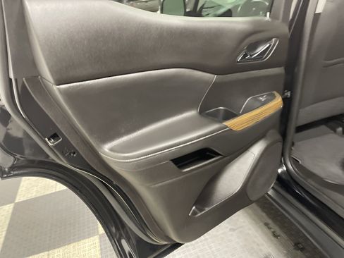 Used 2023 GMC Acadia SLE w/ Driver Convenience Package image 15