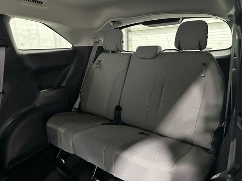 Used 2025 Toyota Sienna LE FWD image 52