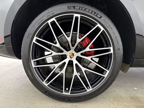 Certified 2022 Porsche Macan S w/ Premium Package Plus AWD/4WD image 16