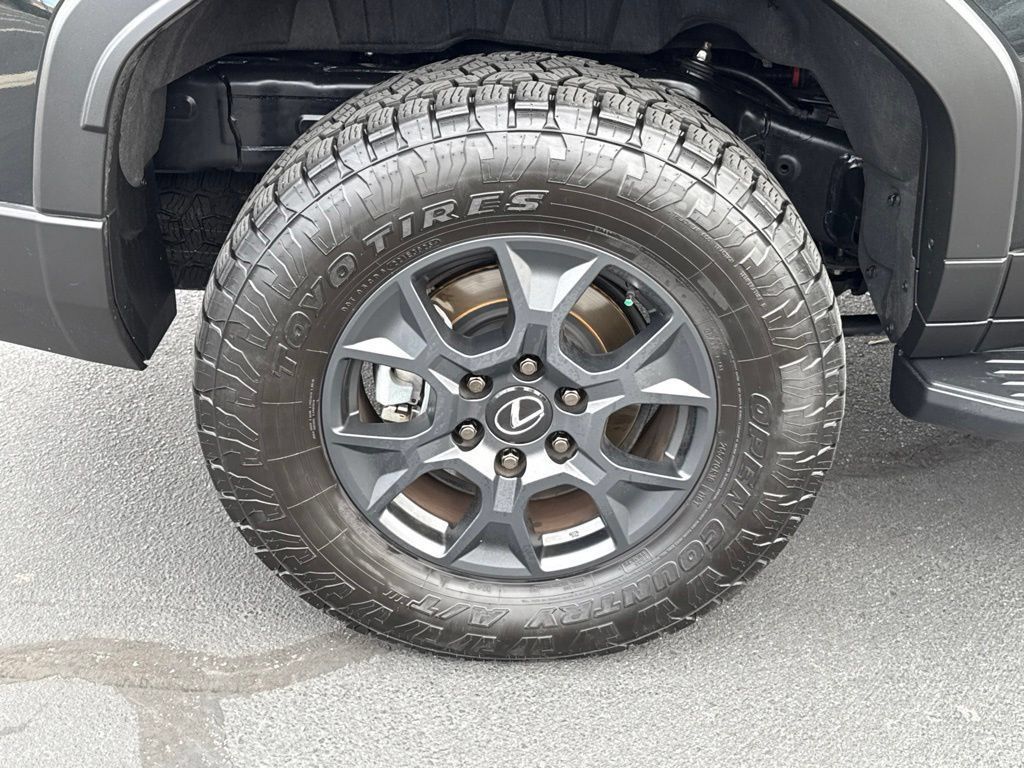 Used 2025 Lexus GX 550 AWD/4WD image 14