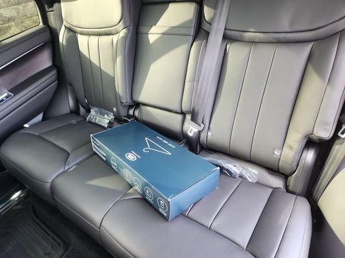 New 2026 Land Rover Range Rover SE image 25