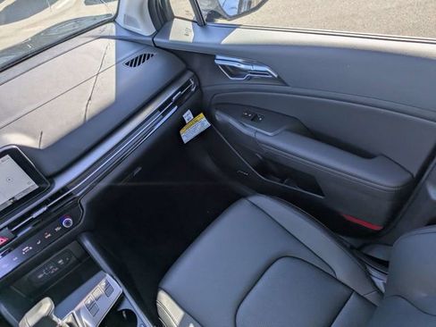 New 2026 Kia Sportage SX FWD image 18