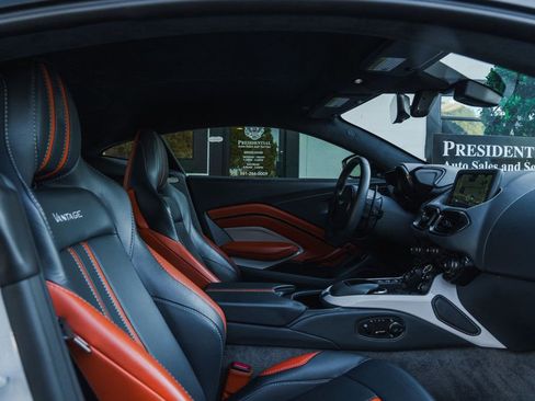 Used 2019 Aston Martin V8 Vantage Coupe image 24