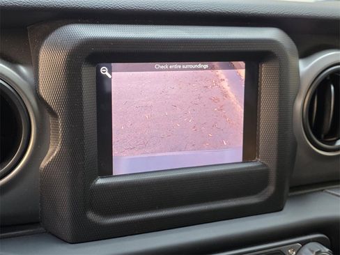 Used 2021 Jeep Gladiator Sport image 15