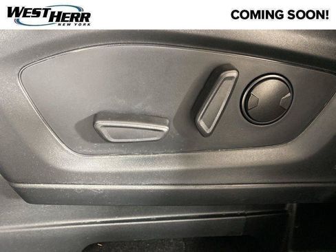 Used 2024 Ford Explorer XLT w/ Equipment Group 202A AWD/4WD image 46