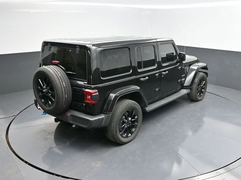 Used 2022 Jeep Wrangler Unlimited Sahara w/ Cold Weather Group image 29