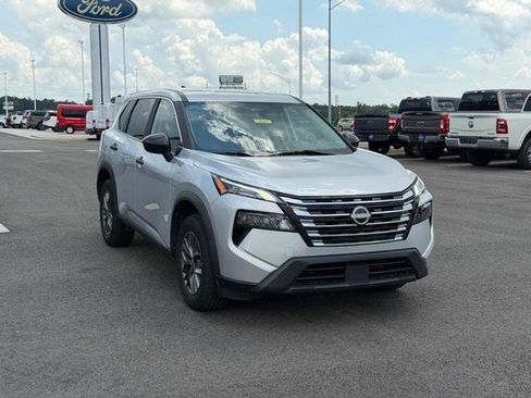 Used 2024 Nissan Rogue S FWD image 3