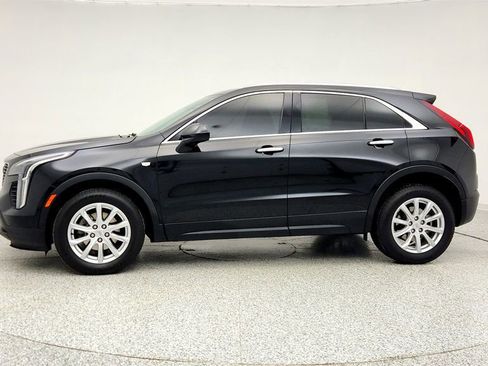 Used 2023 Cadillac XT4 Luxury w/ Cold Weather Package image 8