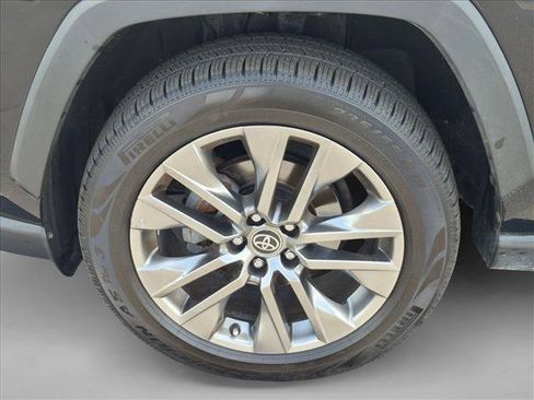 Used 2020 Toyota RAV4 Limited FWD image 10