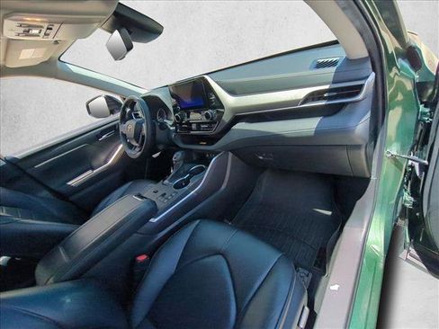 Used 2023 Toyota Highlander XLE FWD image 23