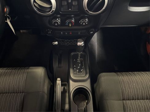 Used 2012 Jeep Wrangler Unlimited Sahara AWD/4WD image 19