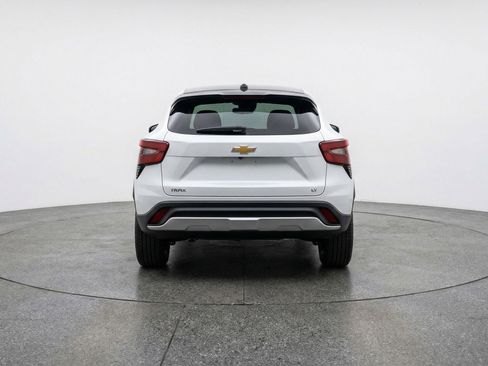Used 2025 Chevrolet Trax LT image 7