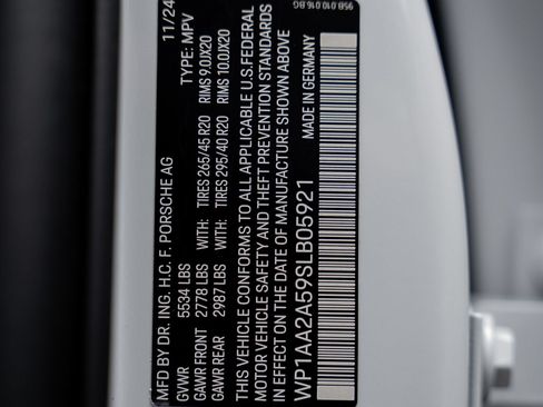 Used 2025 Porsche Macan AWD/4WD image 68