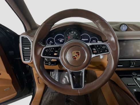 Used 2023 Porsche Cayenne image 13