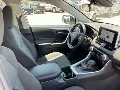 Used 2025 Toyota RAV4 XLE FWD image 12
