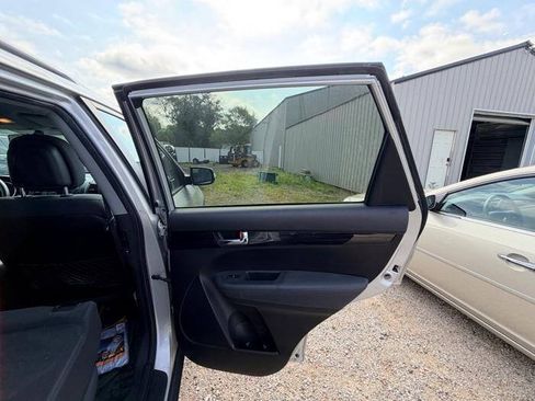 Used 2012 Kia Sorento LX w/ Third Row Pkg AWD/4WD image 28