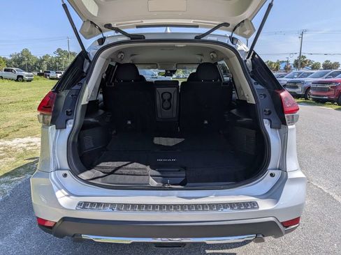 Used 2019 Nissan Rogue S w/ Special Edition Package FWD image 12