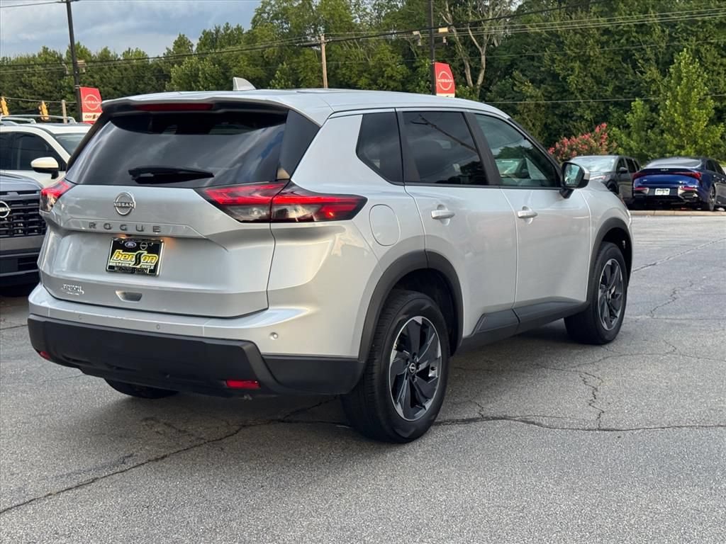 Certified 2025 Nissan Rogue SV FWD image 3