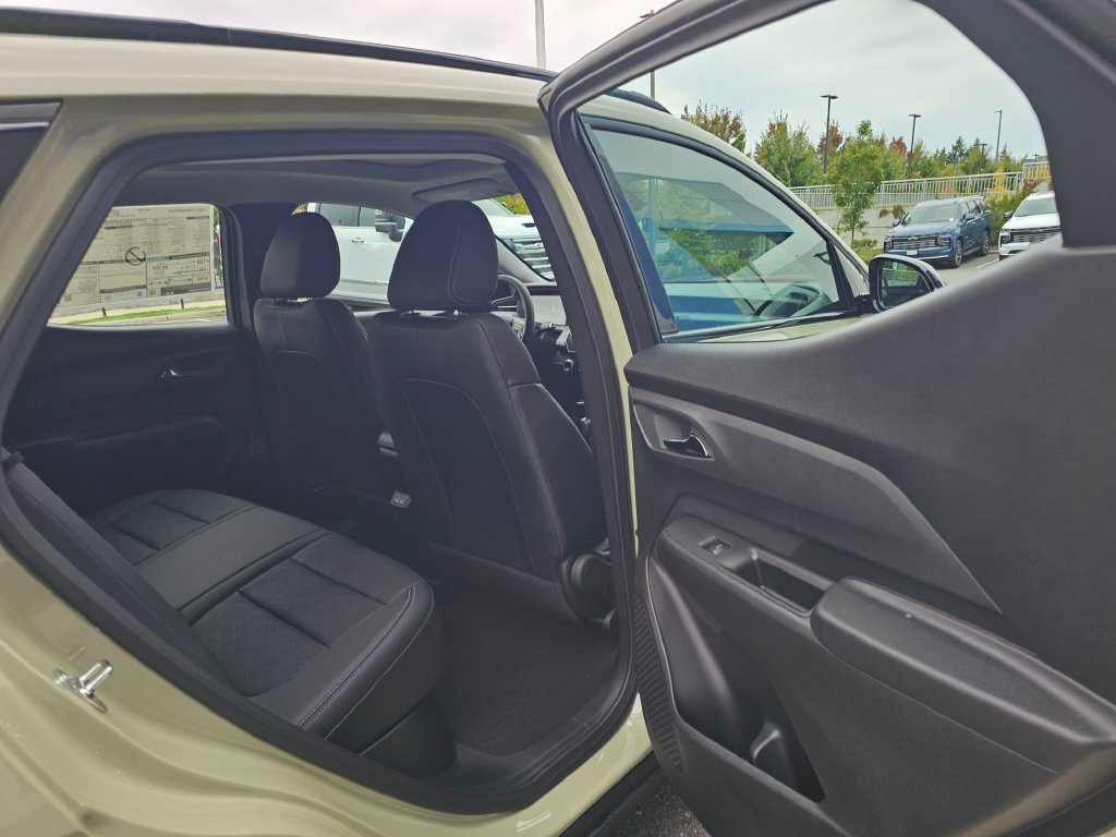 New 2027 Chevrolet Bolt LT w/ Dual Panel Sunroof Package FWD image 15
