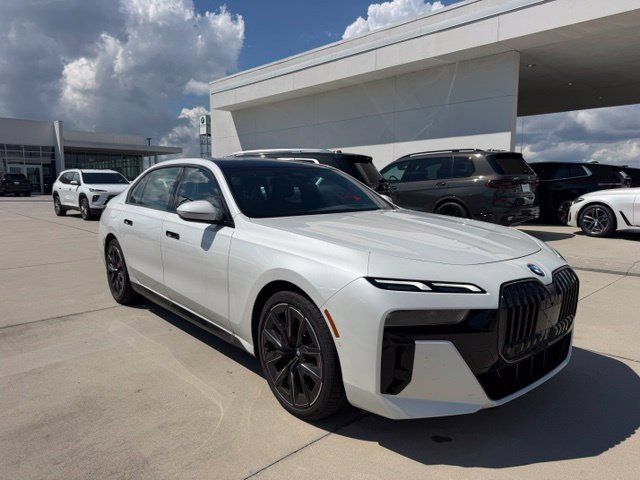 Used 2026 BMW 740i w/ Premium Package RWD image 4