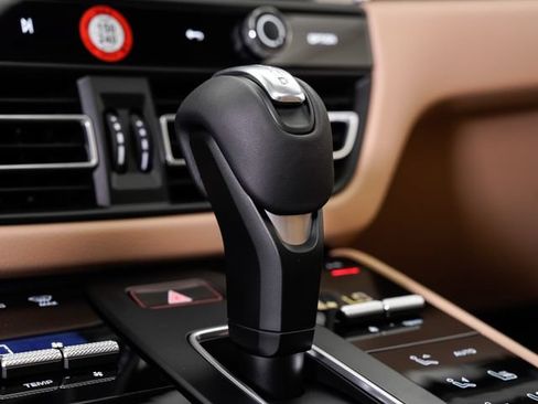 Certified 2026 Porsche Macan AWD/4WD image 21