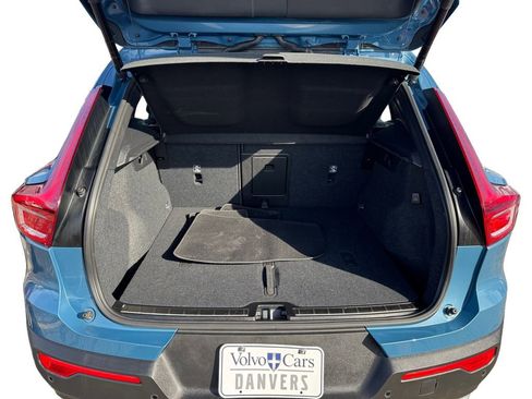 Certified 2025 Volvo XC40 B5 Plus image 5