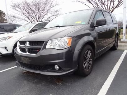 Used 2017 Dodge Grand Caravan SXT w/ Driver Convenience Group