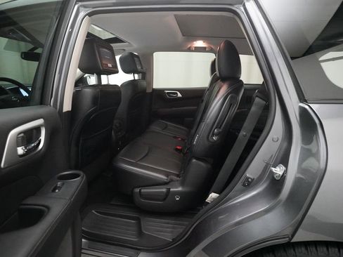 Used 2018 Nissan Pathfinder Platinum AWD/4WD image 16