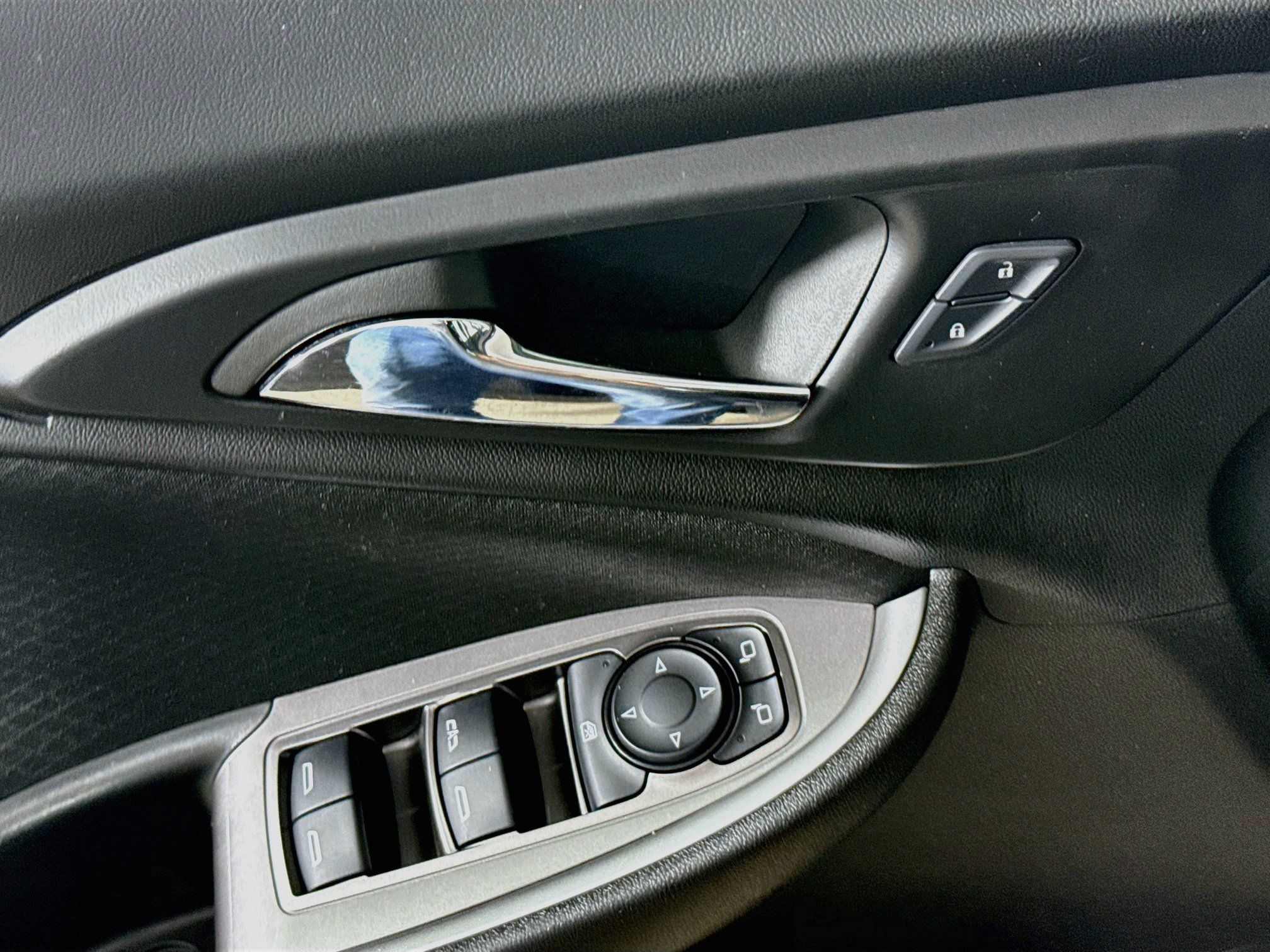 Used 2025 Chevrolet Malibu LT FWD image 16