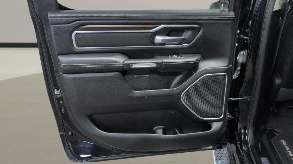 Used 2022 RAM 1500 Laramie AWD/4WD image 17