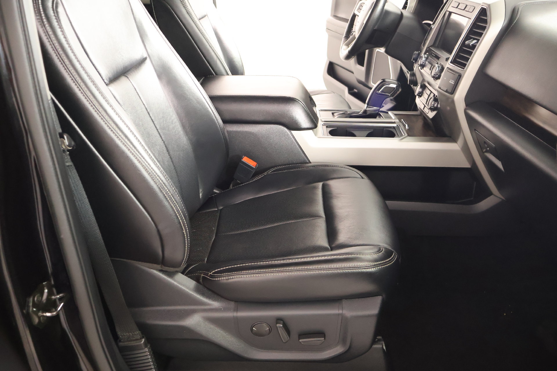 Used 2020 Ford F150 Lariat RWD image 15