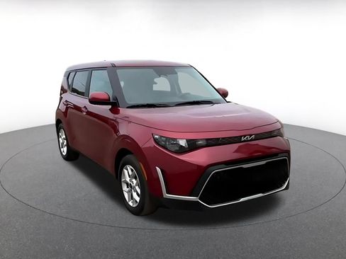 Used 2025 Kia Soul LX w/ LX Technology Package FWD image 3