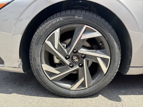 Used 2025 Hyundai Elantra SEL FWD image 11